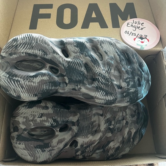 YZY FOAM RNR MX CINDER - Picture 3 of 4